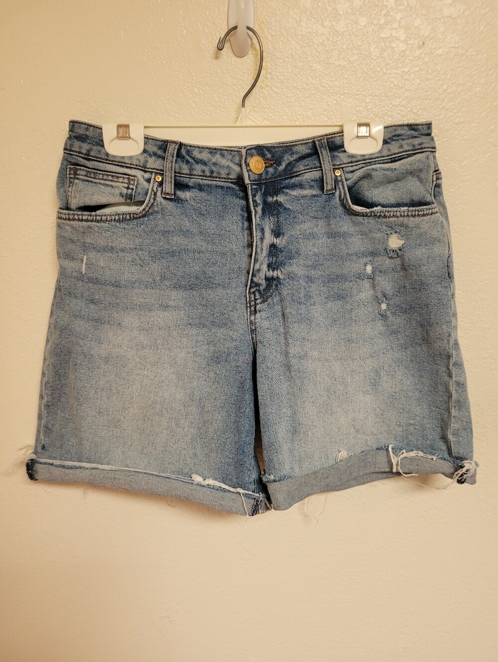 Kut from the Kloth Light Wash Hailey Bermuda Denim Roll-Cuff Shorts